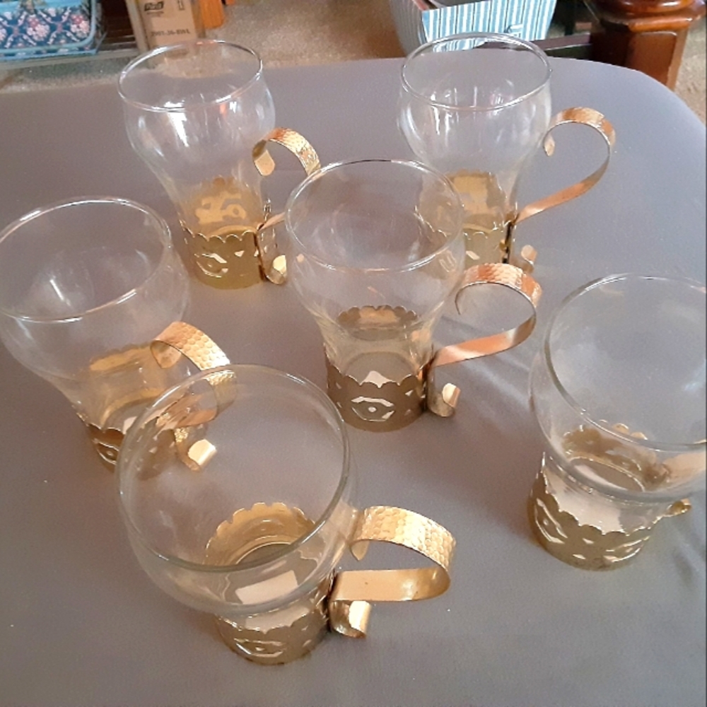Set of 6 glasses with metal handled holders